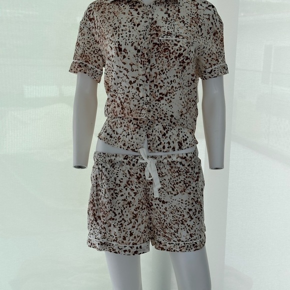 Animal print 2 piece Pajamas  top is XS, bottom is S pockets soft lounge … - Picture 2 of 7